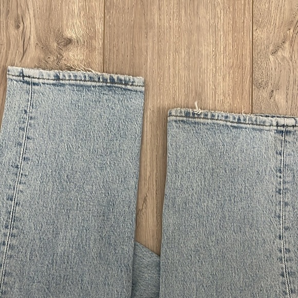 Abercrombie ‘90s Straight Ultra High Rise Jeans - Picture 3 of 4